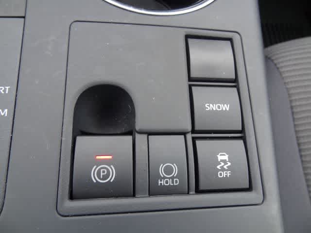 Certified 2025 Toyota Highlander LE FWD image 32