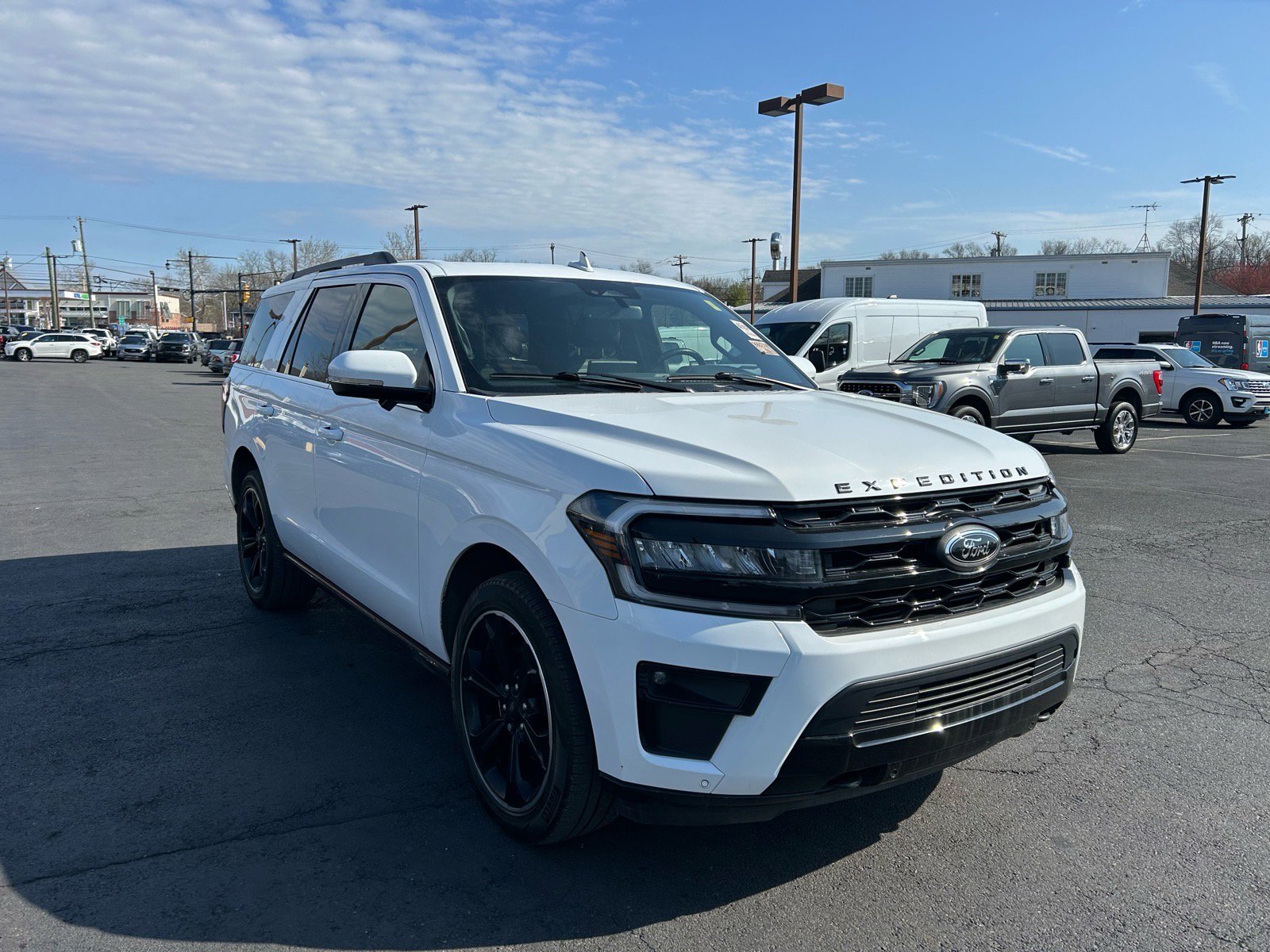 Used 2023 Ford Expedition Limited image 3