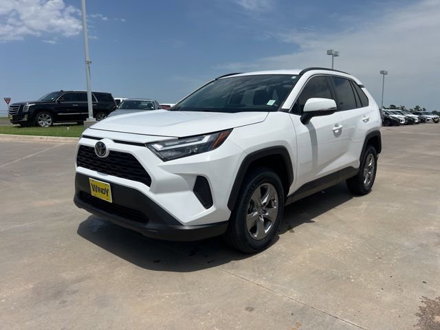 Used 2022 Toyota RAV4 XLE FWD image 3