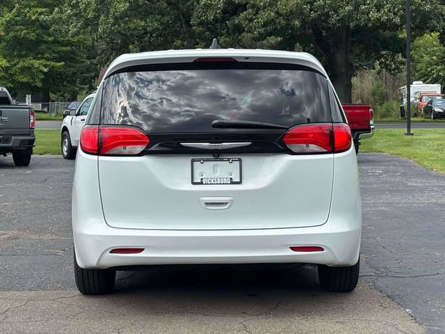 Used 2023 Chrysler Voyager LX FWD image 31