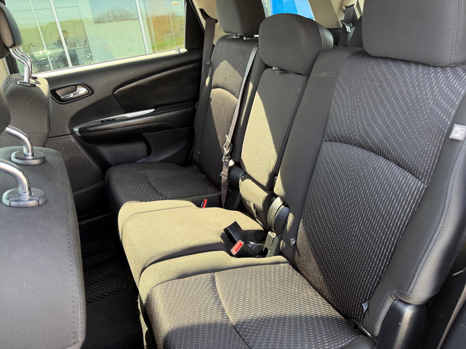 Used 2019 Dodge Journey SE FWD image 19