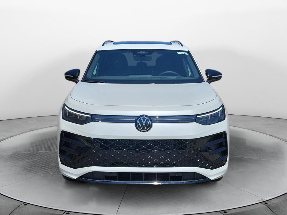 New 2026 Volkswagen Tiguan SE R-Line FWD image 2