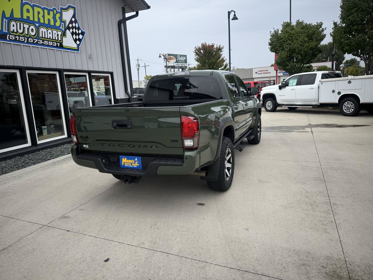 Used 2022 Toyota Tacoma SR5 w/ Trail Edition AWD/4WD image 4