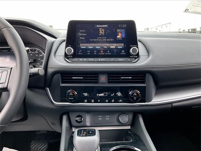 Used 2025 Nissan Rogue SV image 17