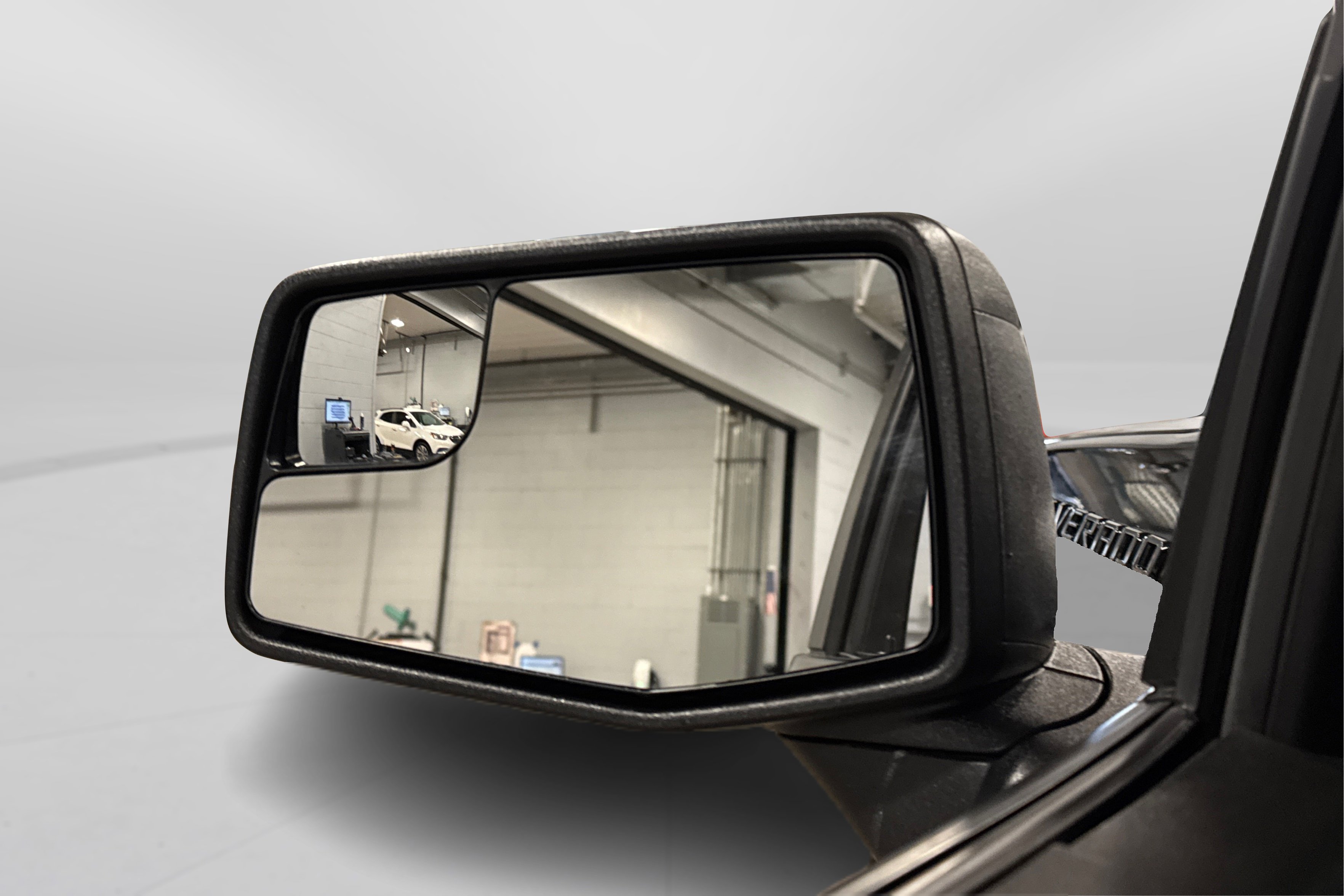 Used 2023 Chevrolet Silverado 1500 Custom image 15