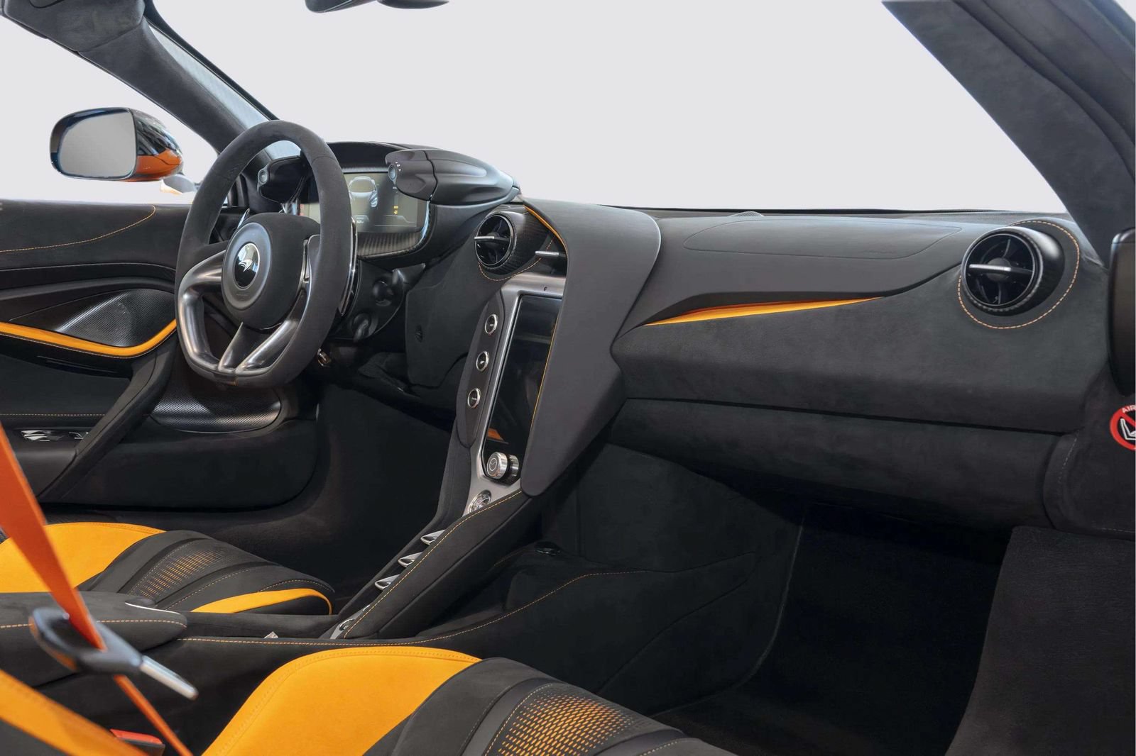 Used 2024 McLaren 750S Spider RWD image 38