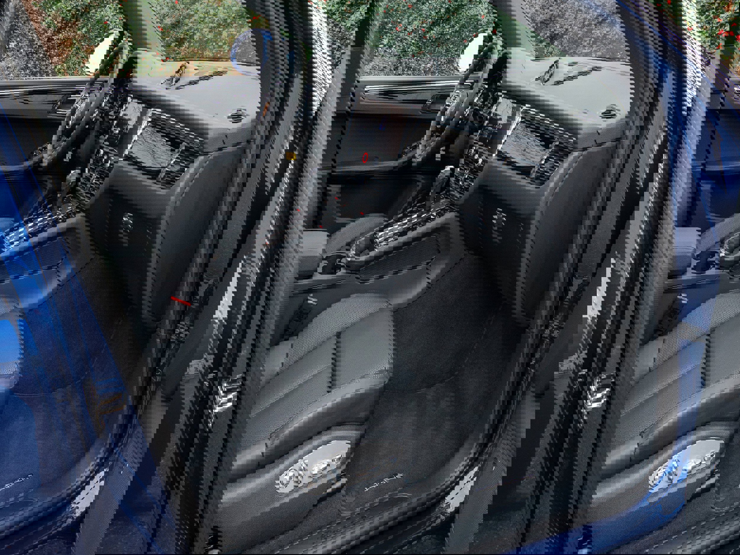 Certified 2025 Porsche Macan image 34