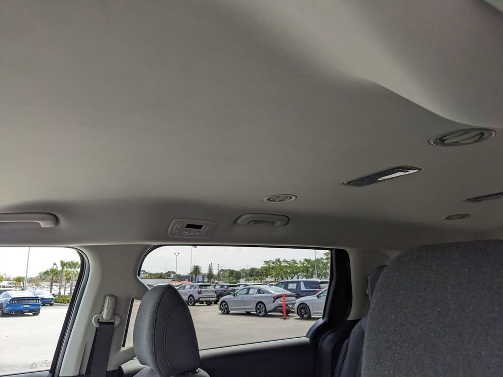 Certified 2026 Kia Carnival LX FWD image 22