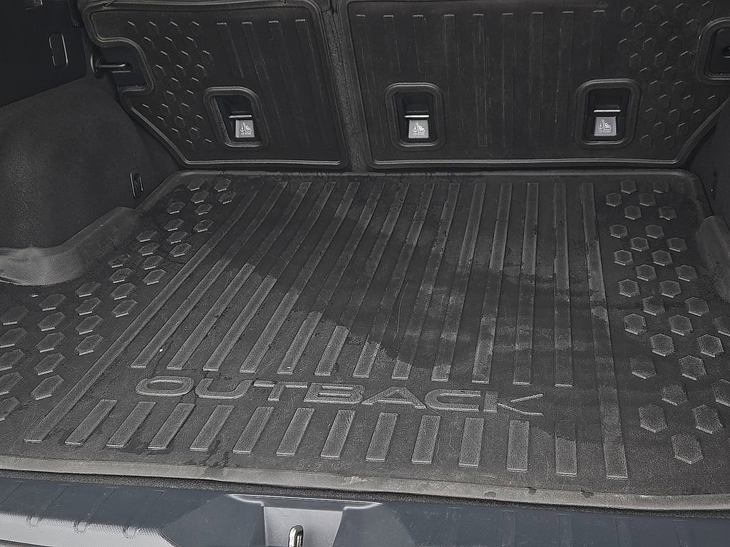 Used 2020 Subaru Outback Premium image 9