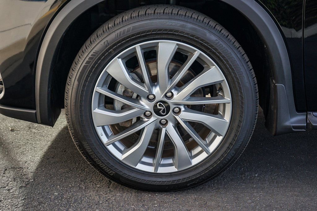 Certified 2023 INFINITI QX50 Luxe image 9