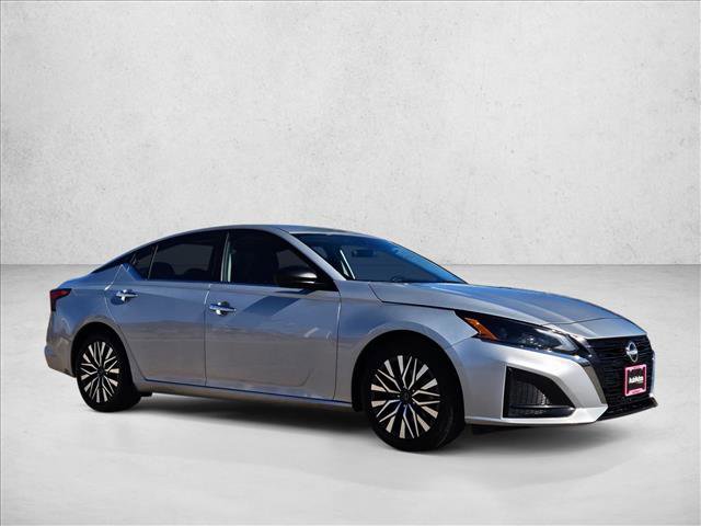 Used 2024 Nissan Altima 2.5 SV image 3