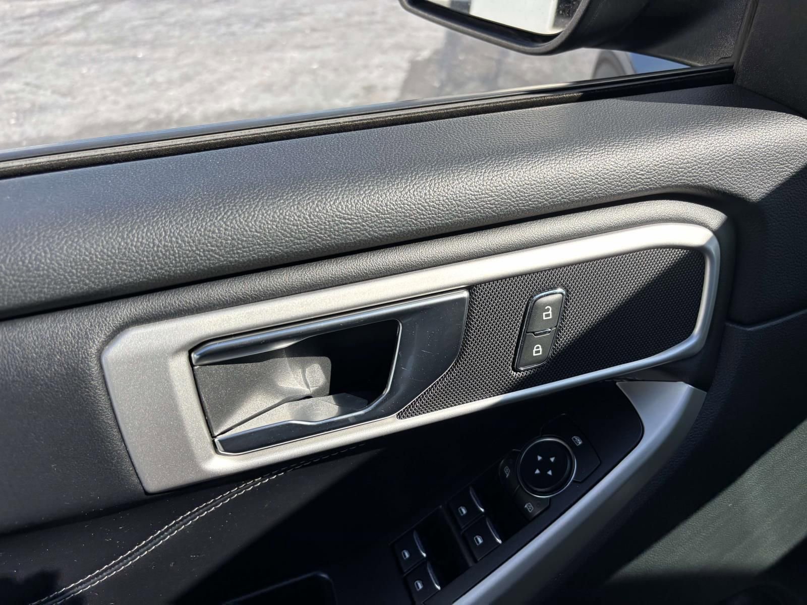 Used 2021 Ford Explorer XLT image 14