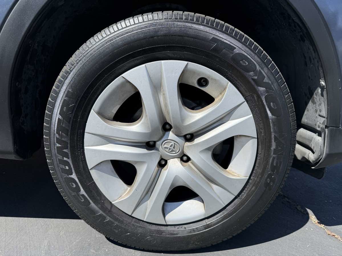 Used 2013 Toyota RAV4 LE FWD image 9