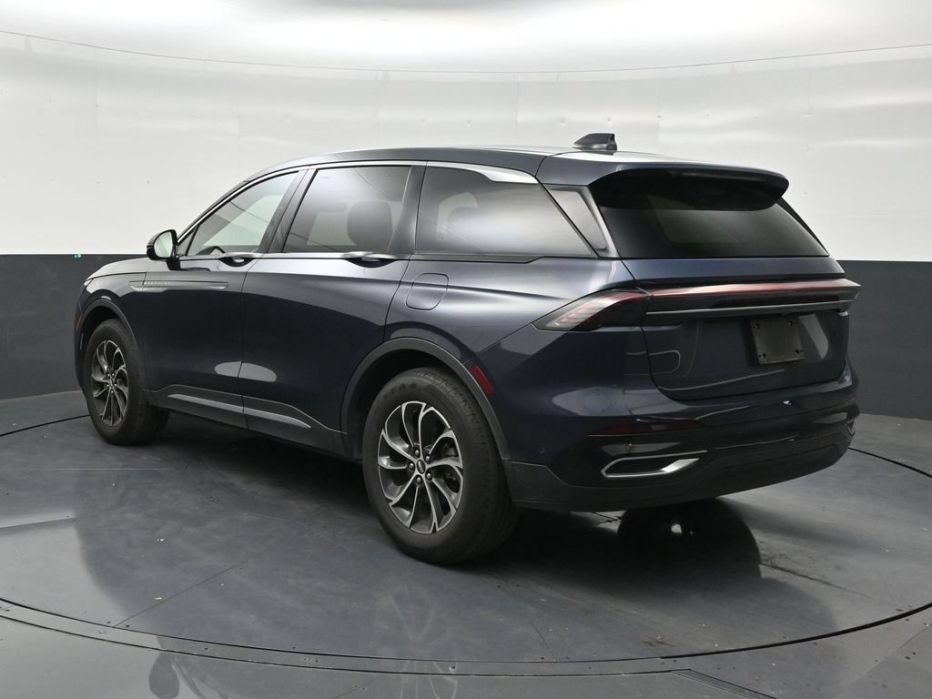 Used 2024 Lincoln Nautilus Premier AWD/4WD image 3