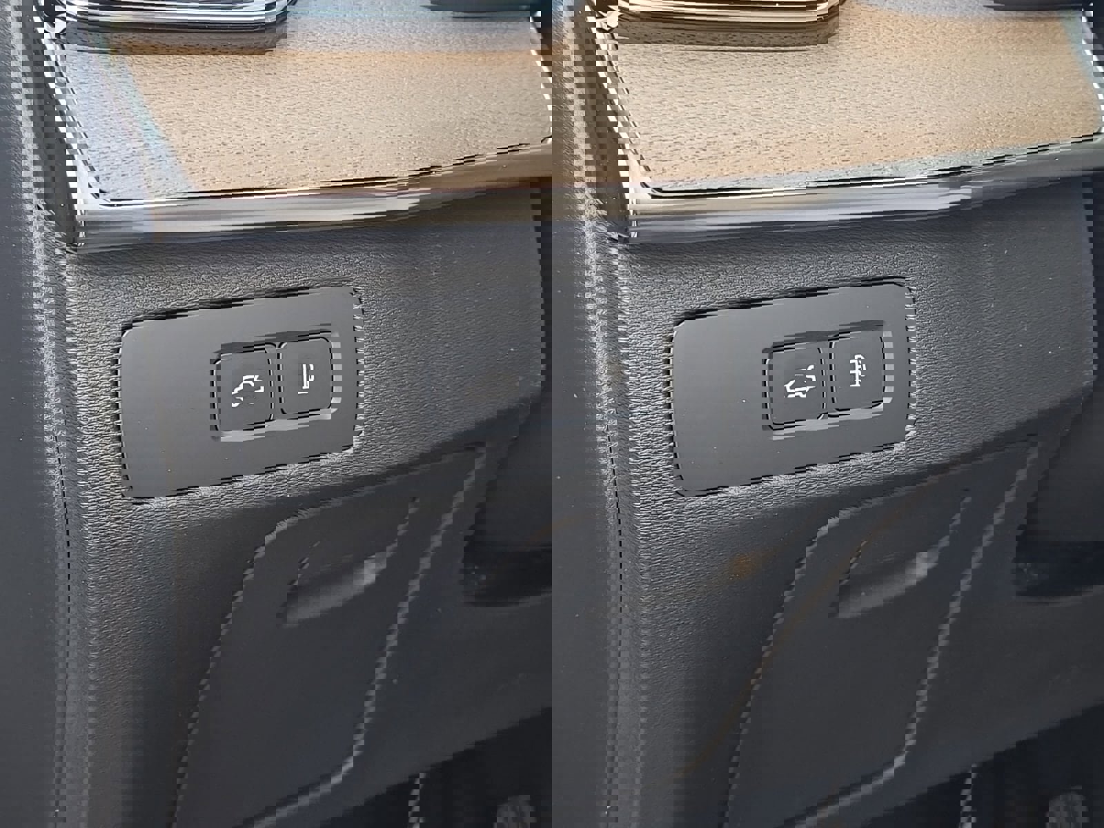 New 2026 Volvo XC90 T8 Plus w/ Protection Package image 12