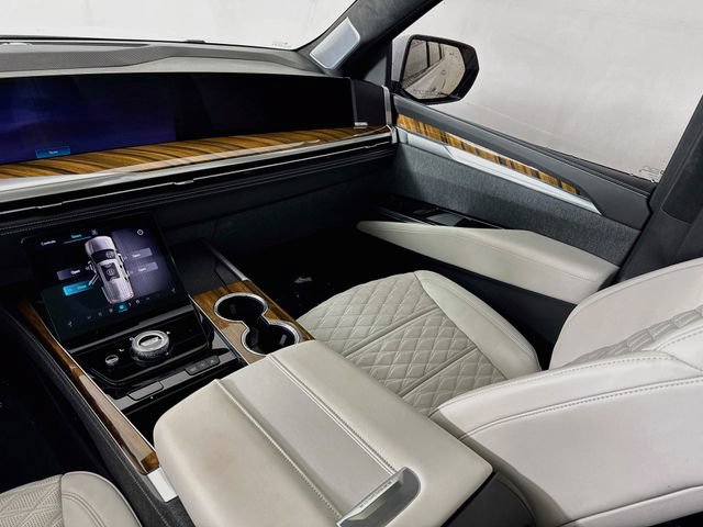 Used 2026 Cadillac Escalade ESV Platinum Sport w/ LPO, Floor Liner Package AWD/4WD image 25