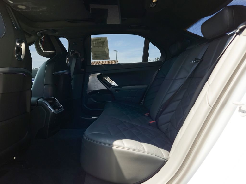 Used 2023 BMW 740i w/ Parking Assistance Package image 9