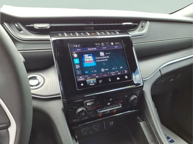 Used 2024 Jeep Grand Cherokee Altitude AWD/4WD image 18