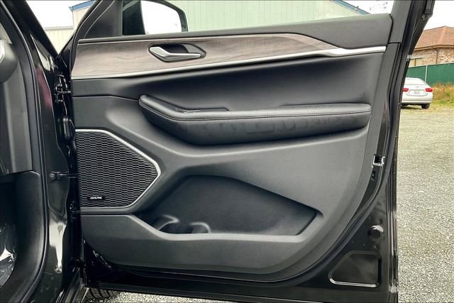 New 2024 Jeep Grand Cherokee Limited w/ Luxury Tech Group II image 25