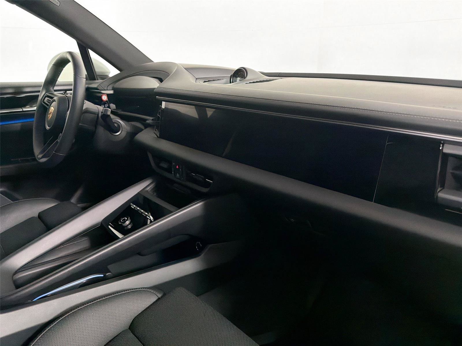 Certified 2025 Porsche Macan Electric RWD image 29