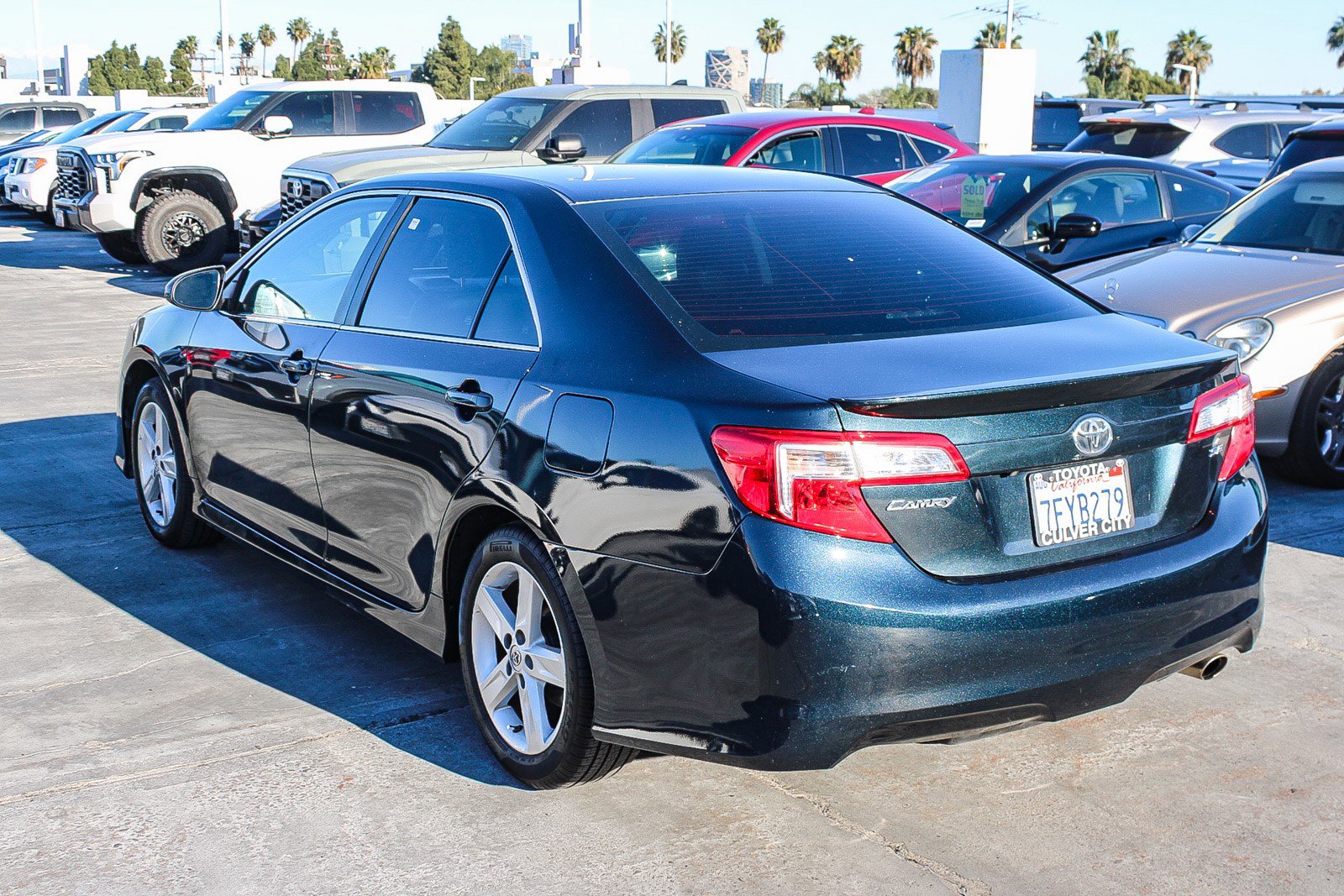 Used 2014 Toyota Camry SE image 7