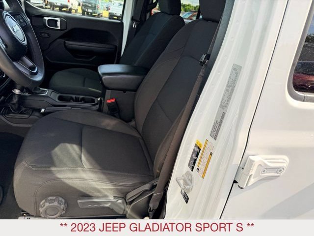 Certified 2023 Jeep Gladiator Sport AWD/4WD image 14