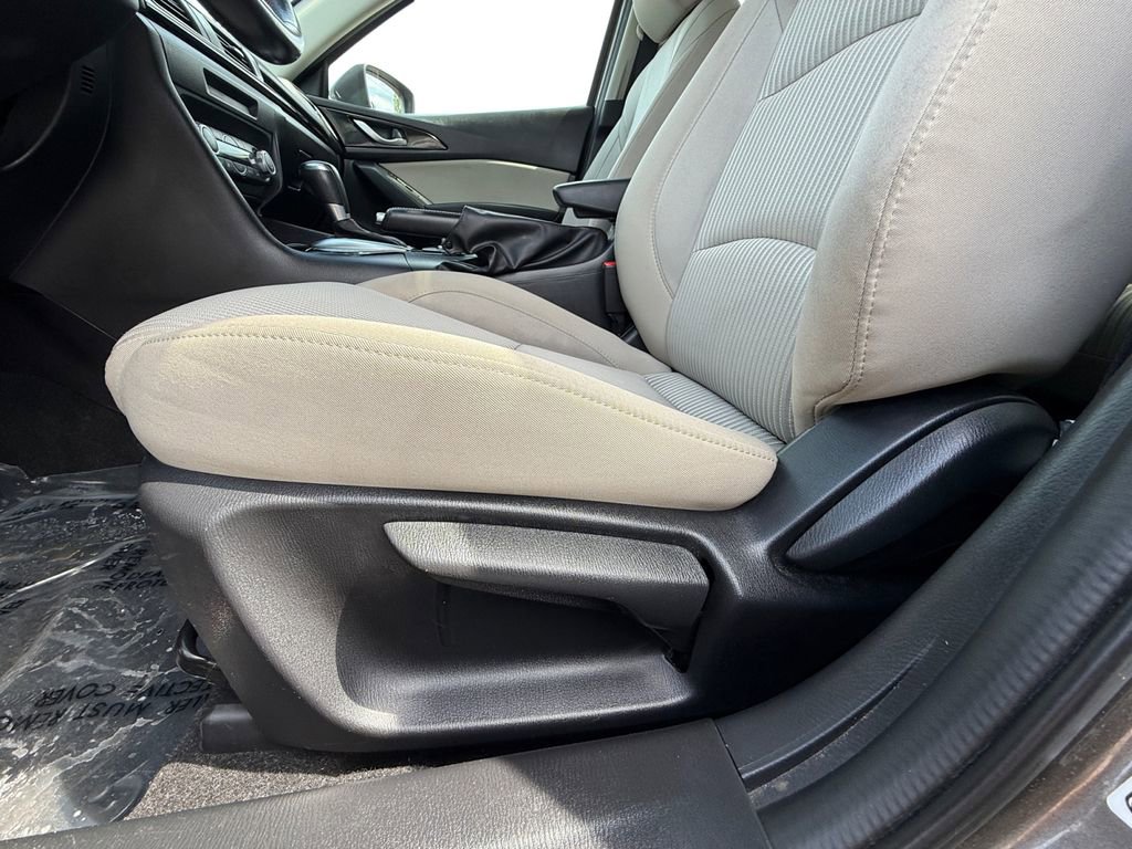 Used 2016 MAZDA MAZDA3 i Touring w/ Popular Equipment Package FWD image 10