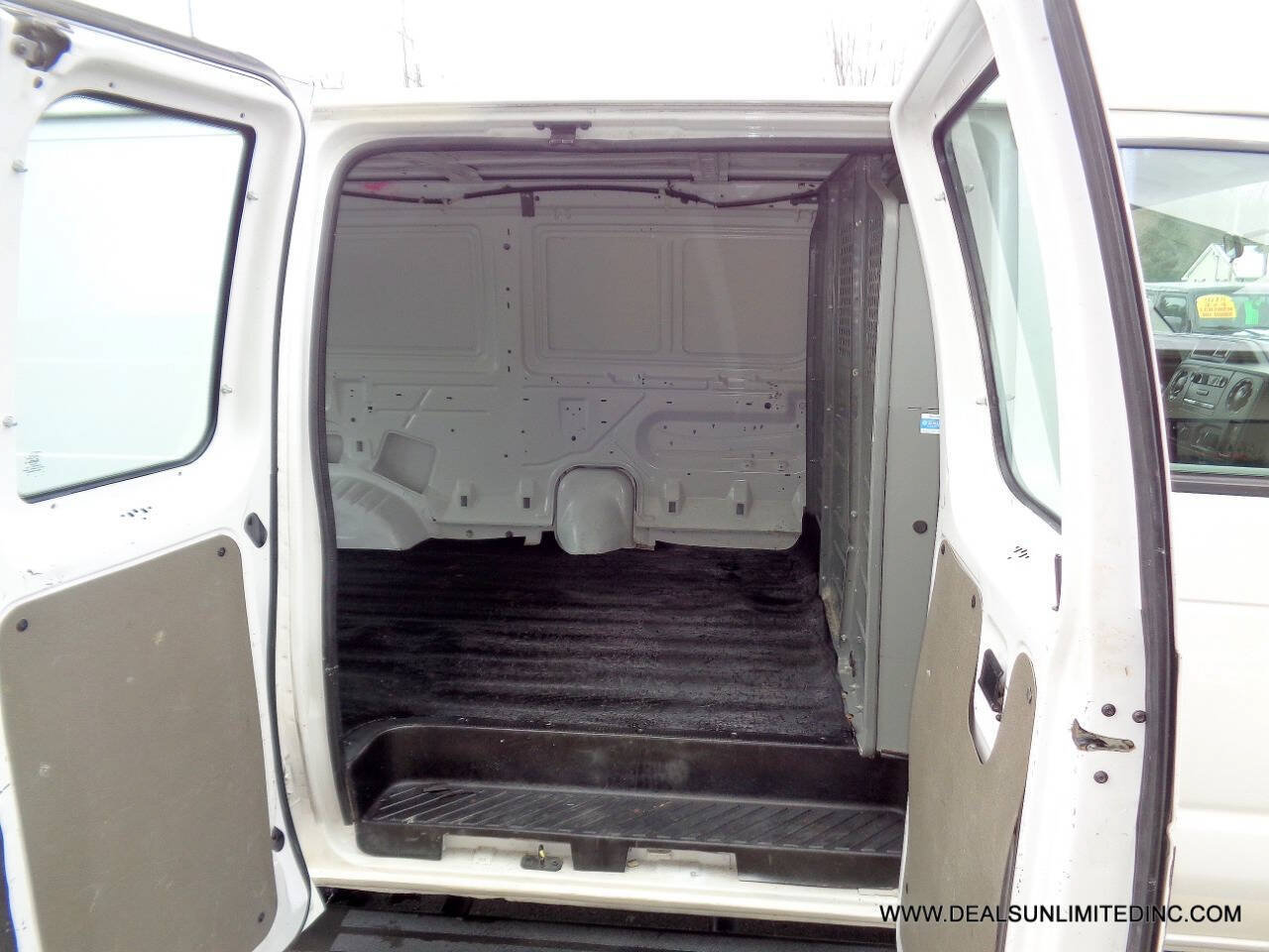 Used 2014 Ford E-250 and Econoline 250 w/ Power Group RWD image 17