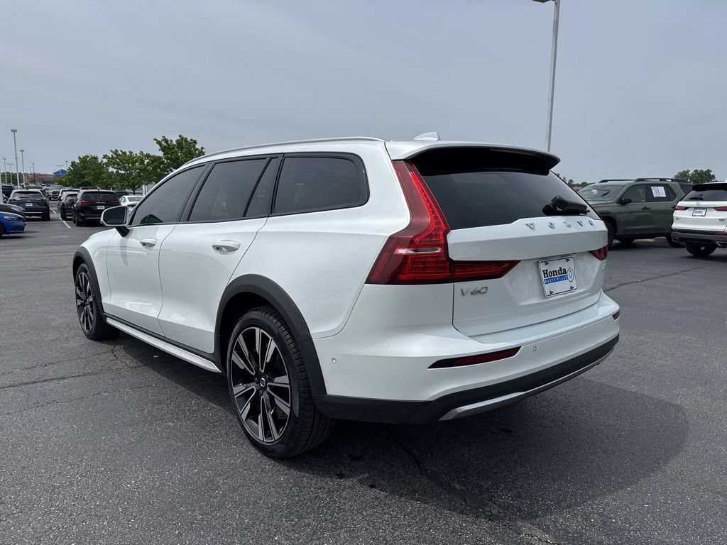 Used 2025 Volvo V60 B5 Cross Country Ultra w/ Climate Package AWD/4WD image 5