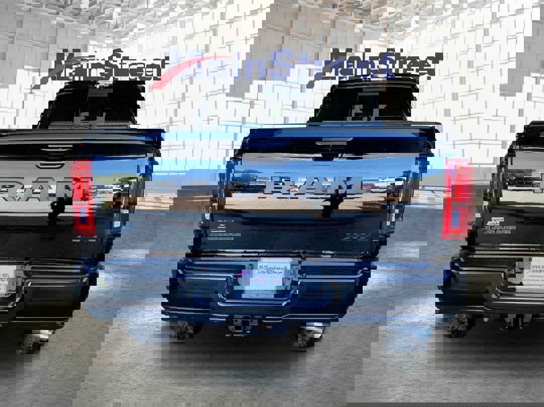 New 2026 RAM 2500 Laramie AWD/4WD image 4