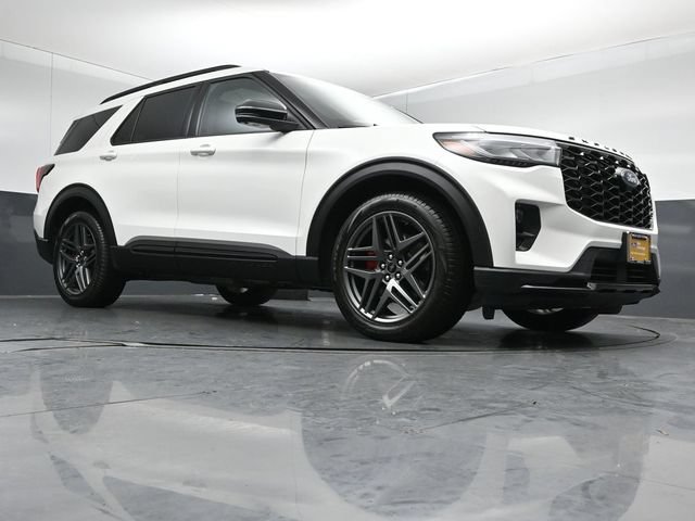 Certified 2025 Ford Explorer ST AWD/4WD image 39