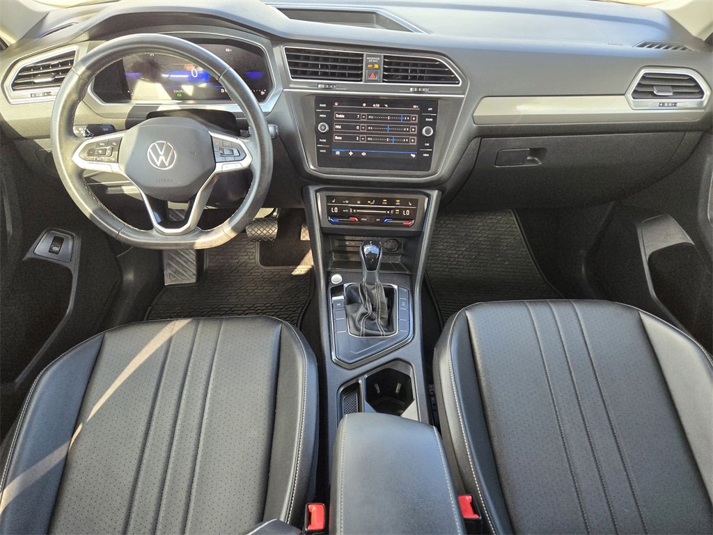 Used 2023 Volkswagen Tiguan SE w/ Panoramic Sunroof Package image 28