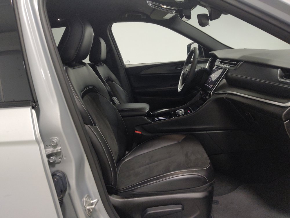 Used 2023 Jeep Grand Cherokee Altitude AWD/4WD image 21