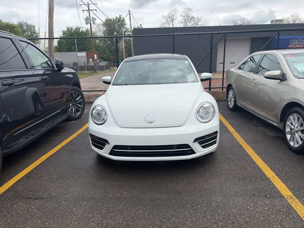 Used 2019 Volkswagen Beetle 2.0T SE FWD image 2
