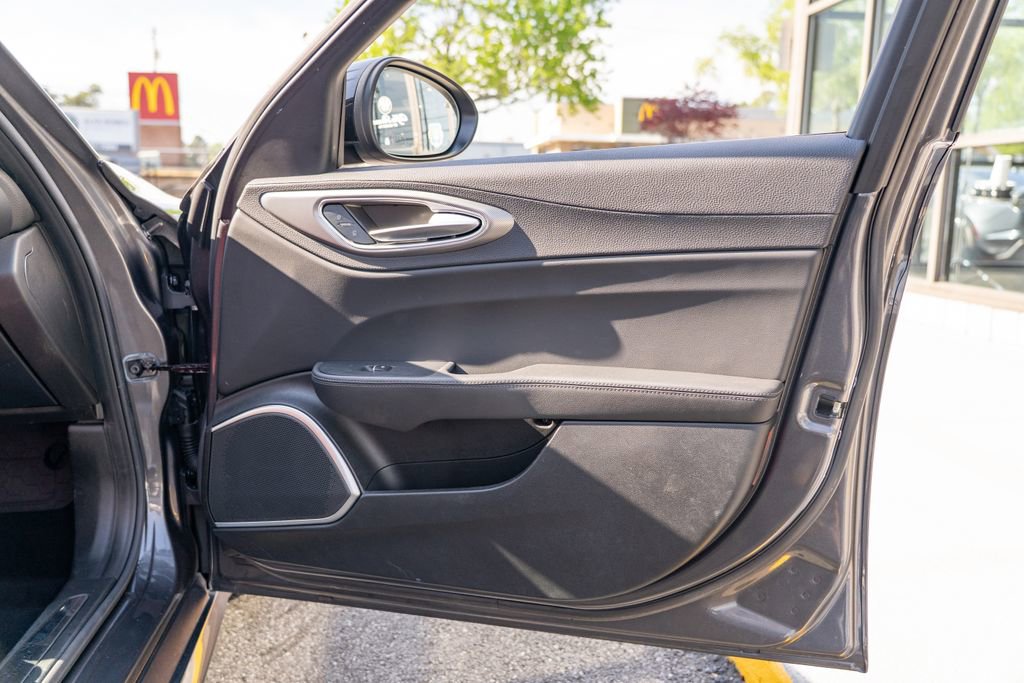 Used 2023 Alfa Romeo Giulia Veloce RWD image 19