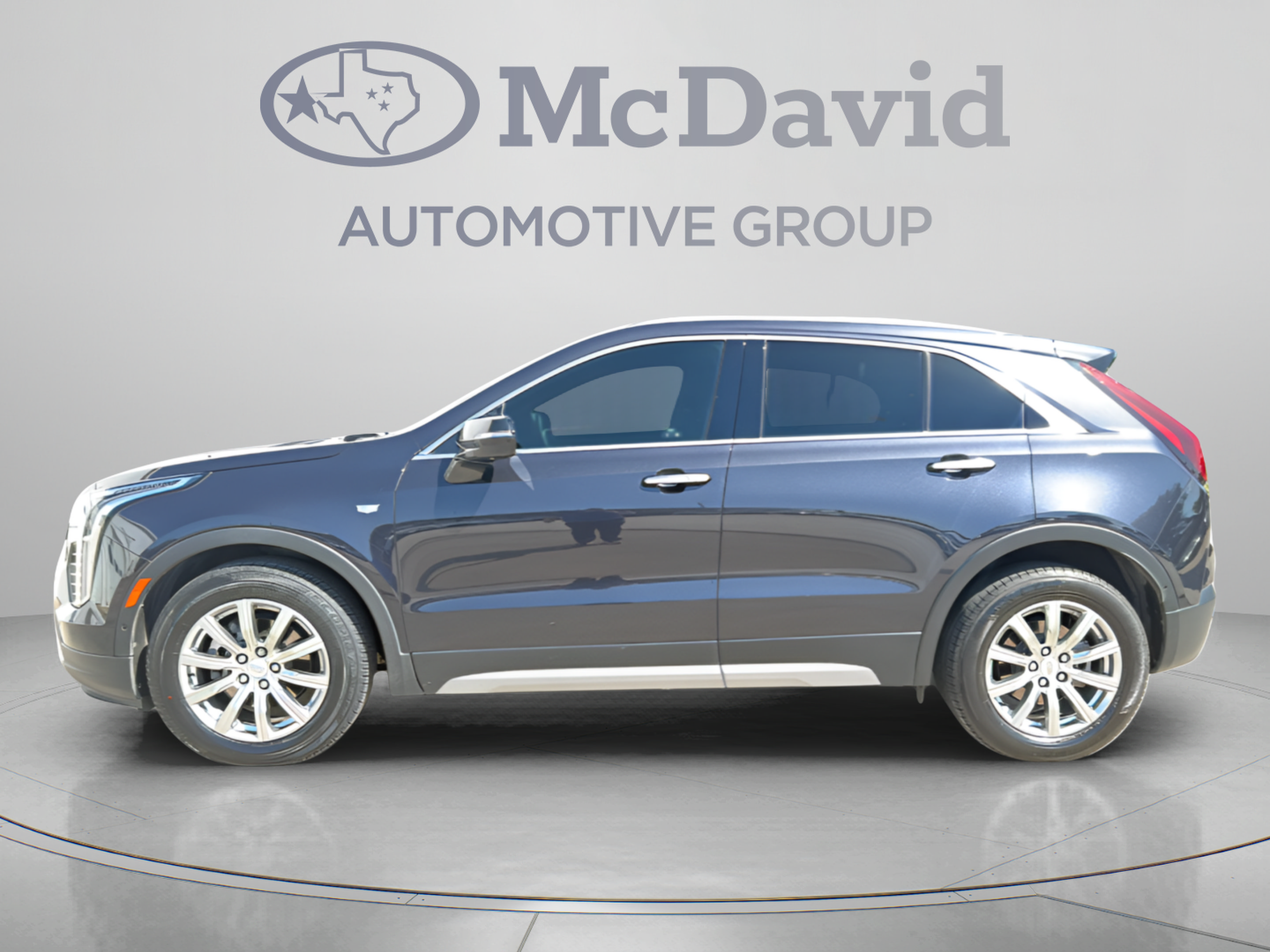Used 2022 Cadillac XT4 Premium Luxury w/ Enhanced Visibility Package FWD image 2