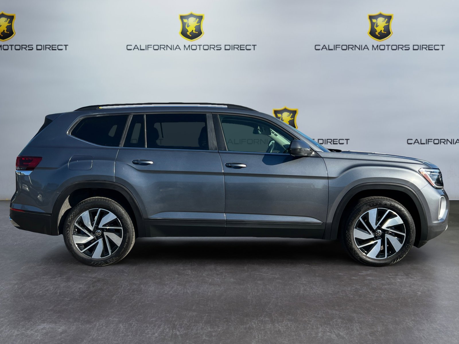 Used 2025 Volkswagen Atlas SE image 6