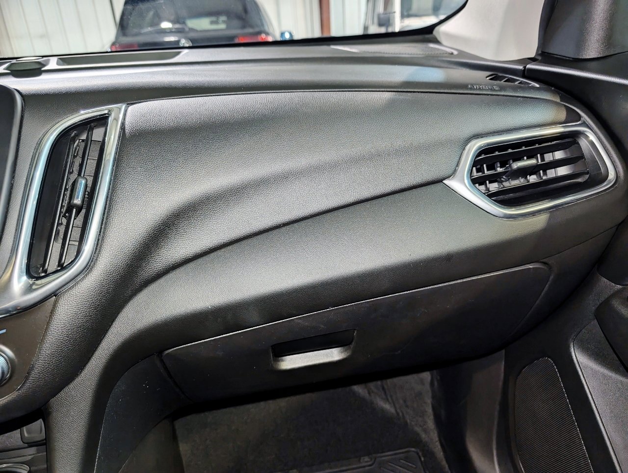 Used 2018 Chevrolet Equinox LT image 34