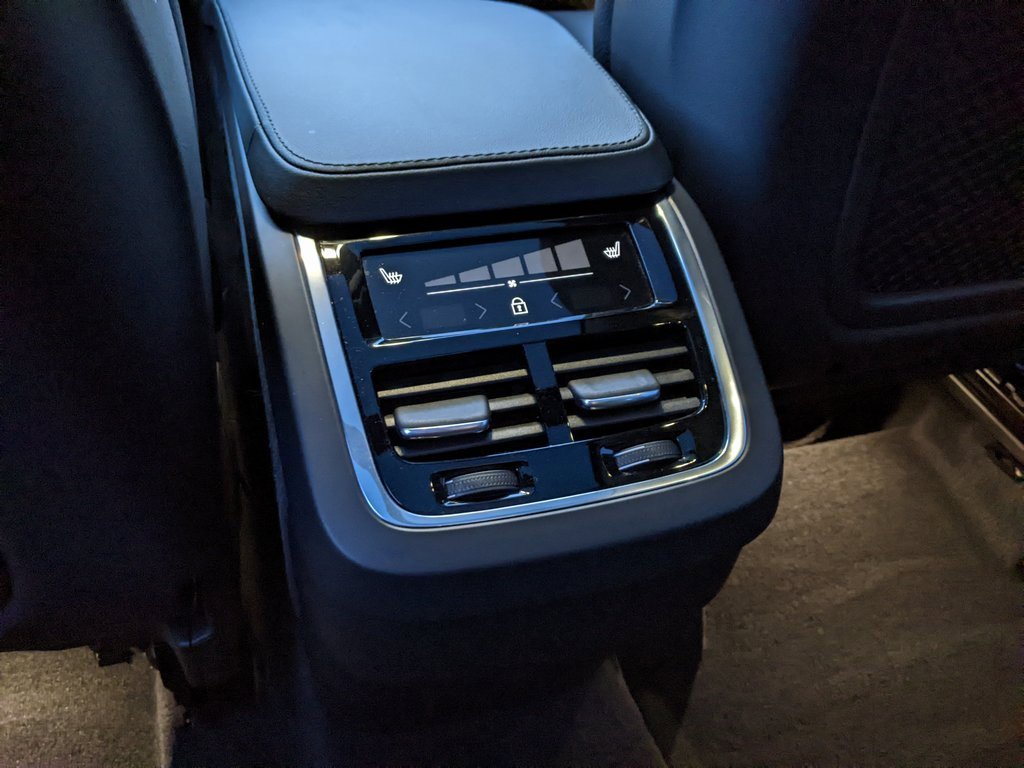 Certified 2025 Volvo XC90 B5 Plus image 24