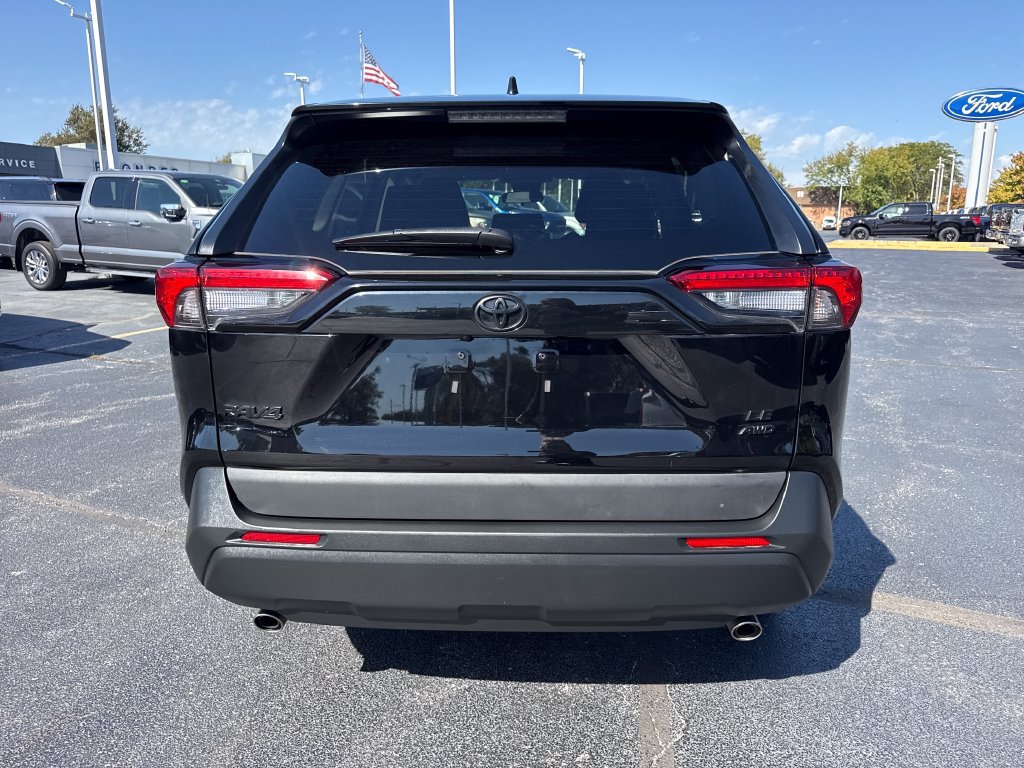Used 2025 Toyota RAV4 LE AWD/4WD image 7