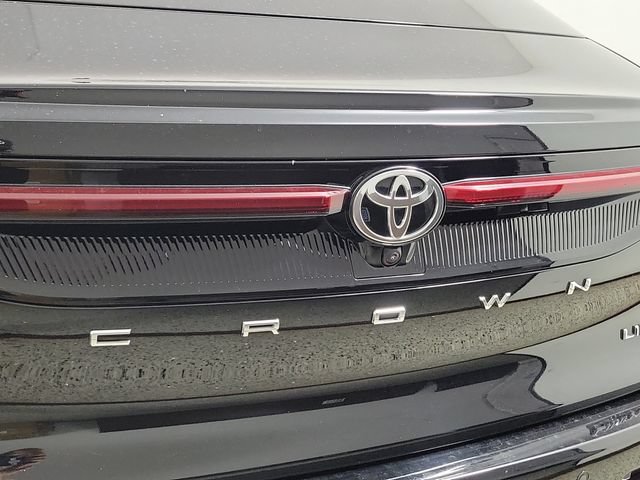 Used 2024 Toyota Crown AWD/4WD image 9