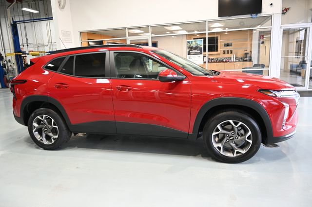New 2026 Chevrolet Trax LT w/ Driver Confidence Package FWD image 4