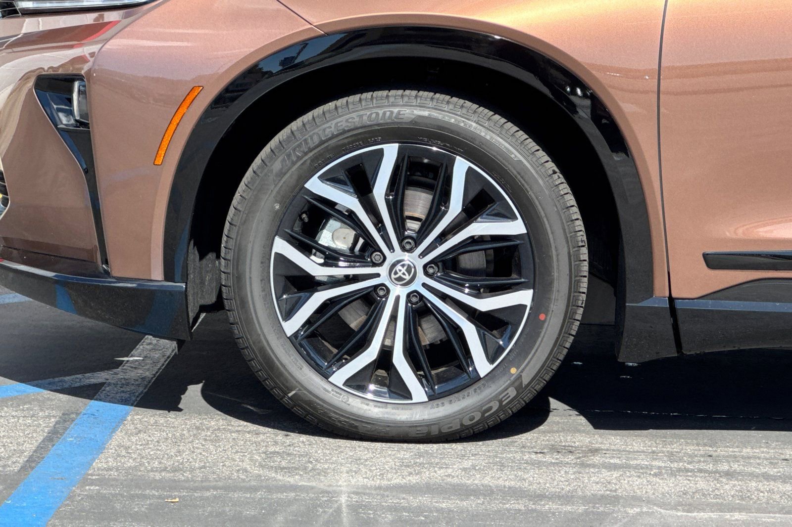 Certified 2025 Toyota Crown Signia image 33