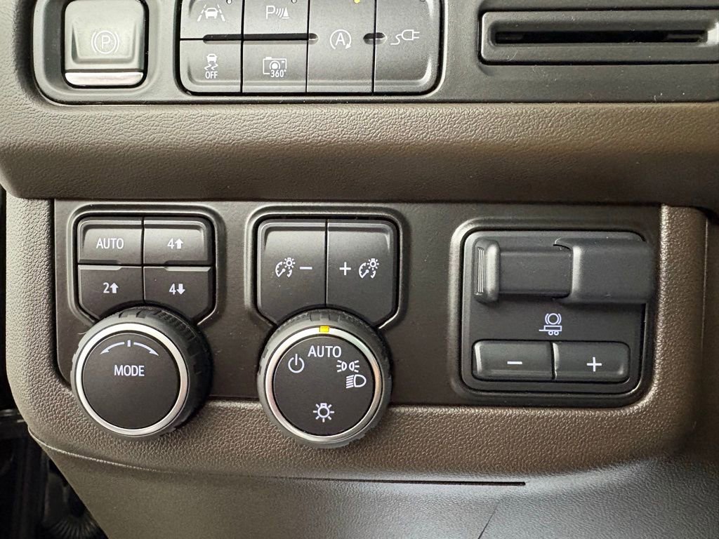 Used 2022 Chevrolet Suburban LT w/ LT Signature Package image 18