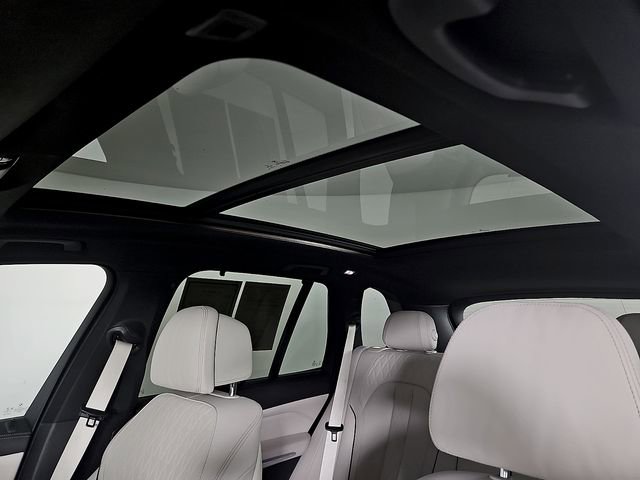 Used 2021 BMW X5 M50i w/ Premium Package image 15
