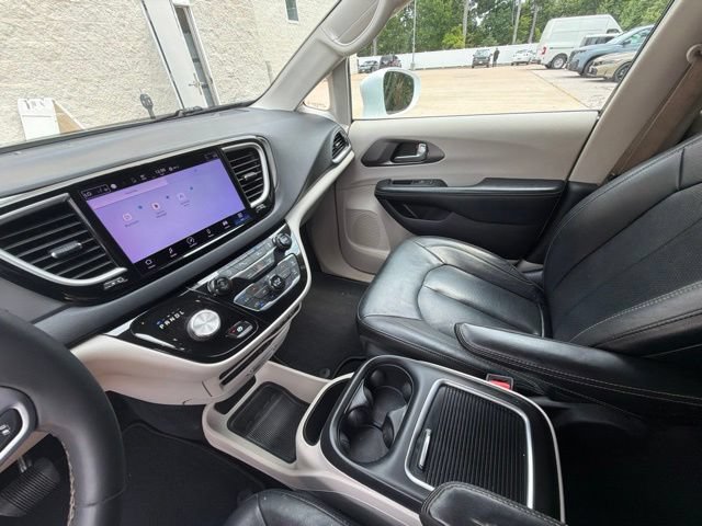Used 2022 Chrysler Pacifica Touring-L FWD image 22