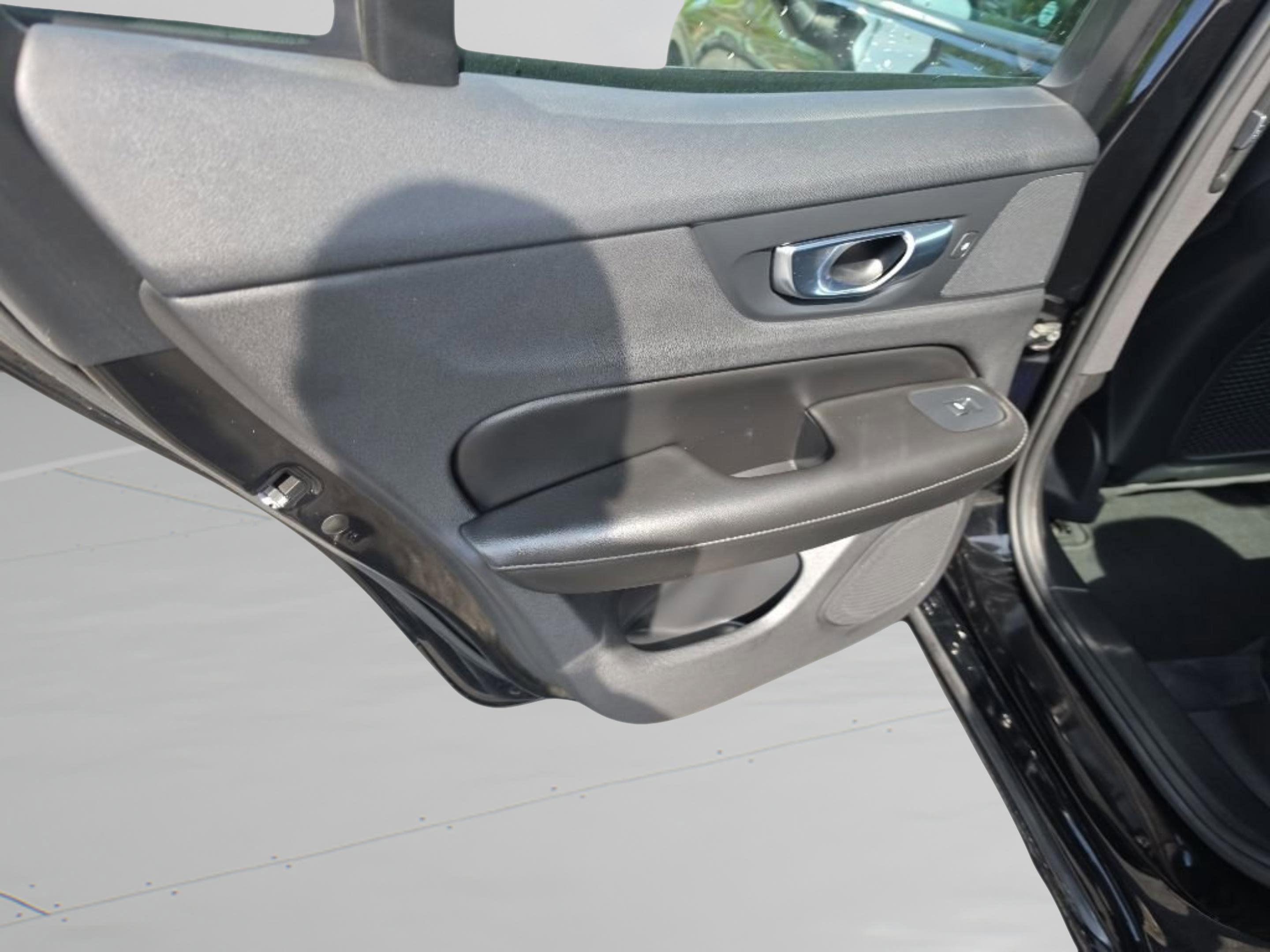 Used 2020 Volvo S60 T5 Momentum FWD image 22