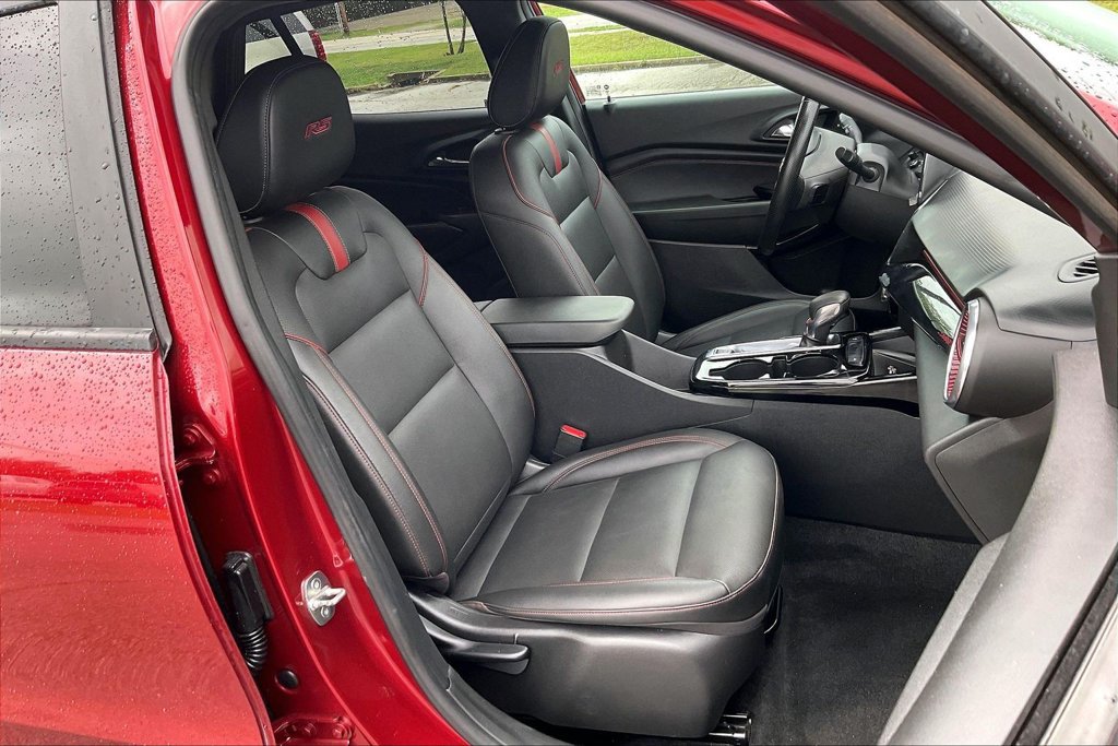Used 2024 Chevrolet Trax RS w/ Sunroof Package FWD image 7