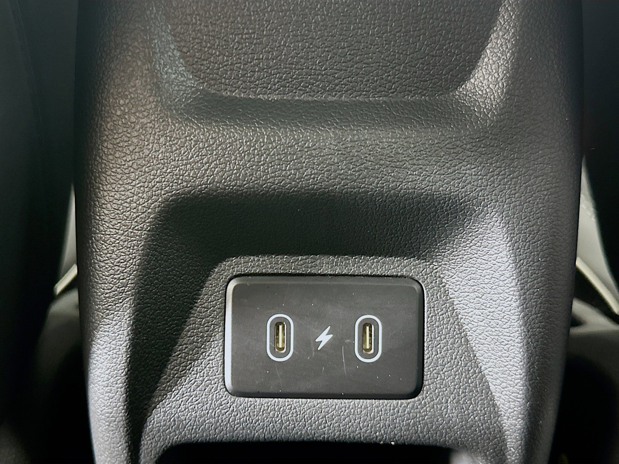 Used 2025 Hyundai Venue Limited image 34