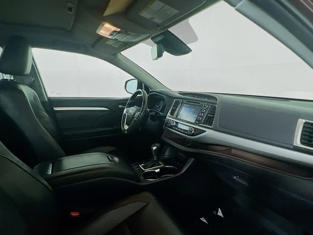 Used 2019 Toyota Highlander XLE AWD/4WD image 23